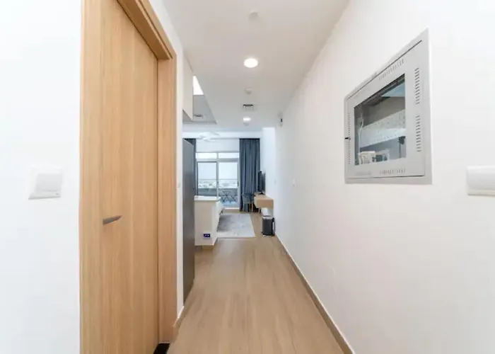 151 Residence Jumeirah Gardens